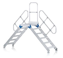 Алюминиевый переход с платформой Zarges Z600 800мм 4 ступени 60° 40359913 - фото 99102